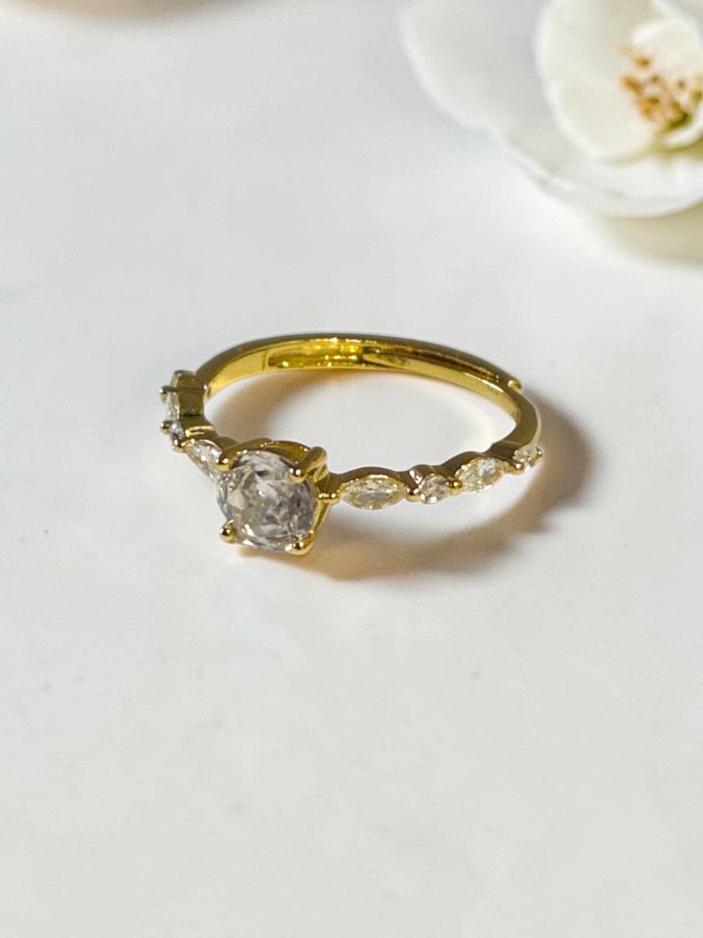 GOLDEN DIAMOND CHHAVI RING