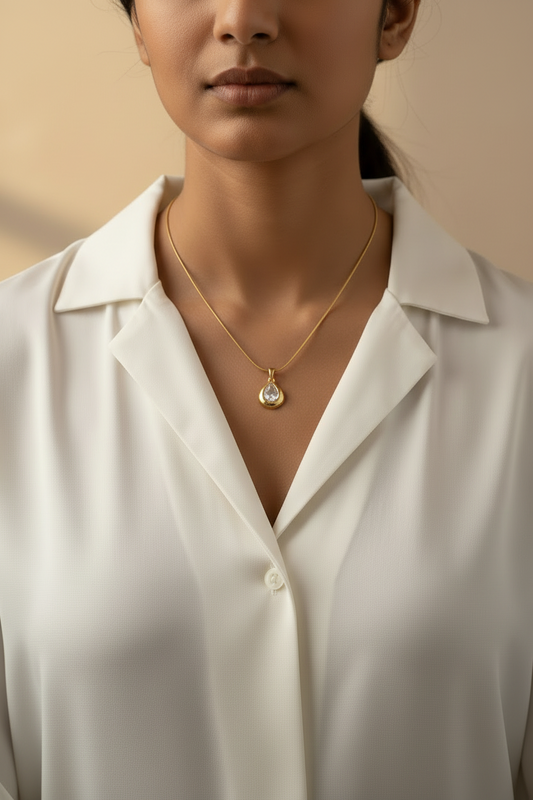 GOLDEN DIAMOND CONOR NECKLACE