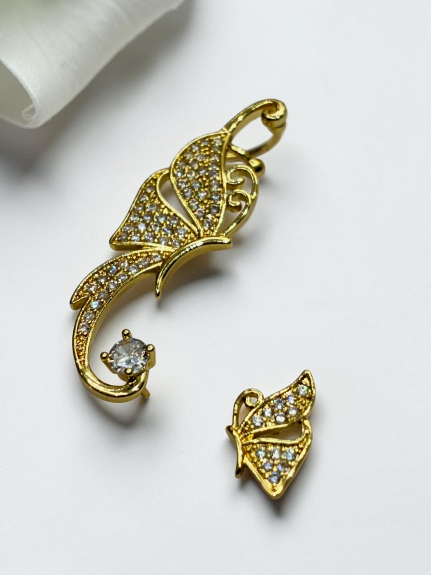 GOLDEN DIAMOND DARCE EAR CUFF