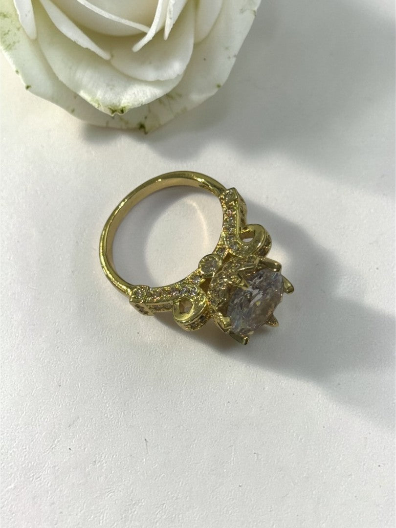 GOLDEN DIAMOND ELARA RING