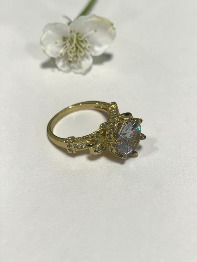 GOLDEN DIAMOND ELARA RING