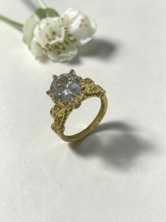 GOLDEN DIAMOND ELARA RING