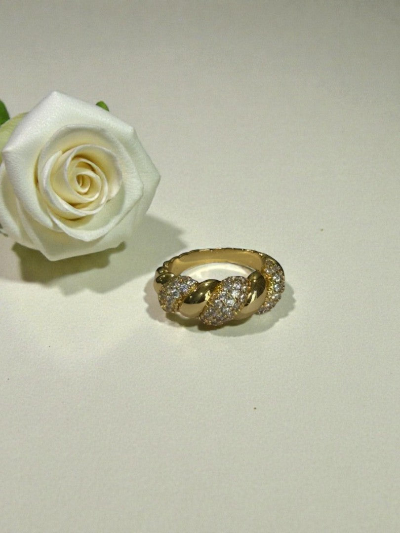 GOLDEN DIAMOND ELI RING