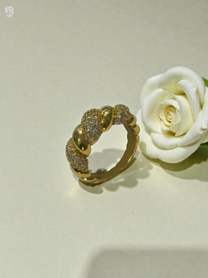 GOLDEN DIAMOND ELI RING