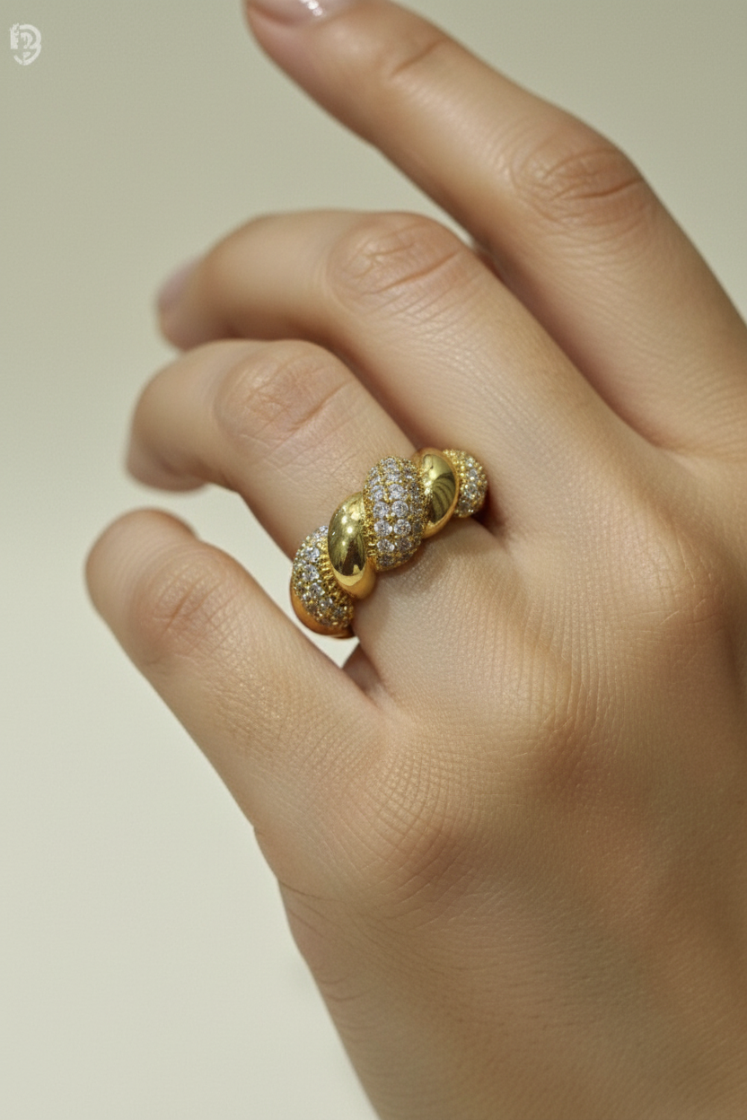 GOLDEN DIAMOND ELI RING