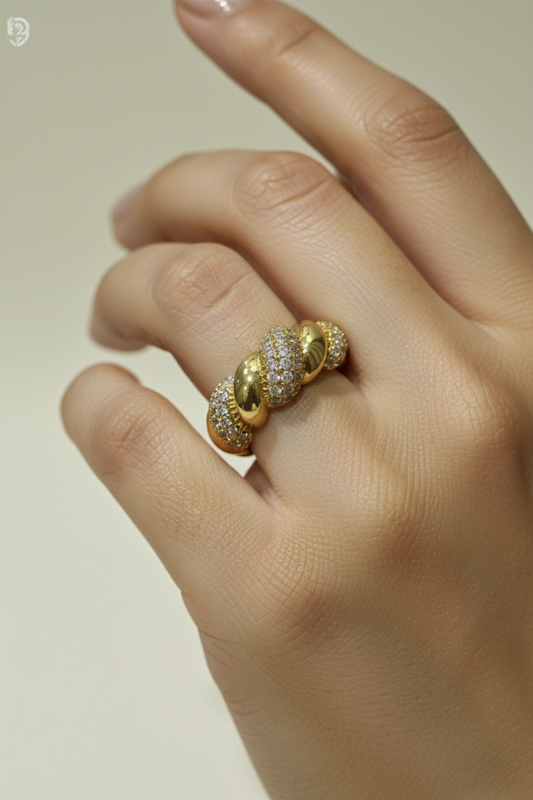 GOLDEN DIAMOND ELI RING