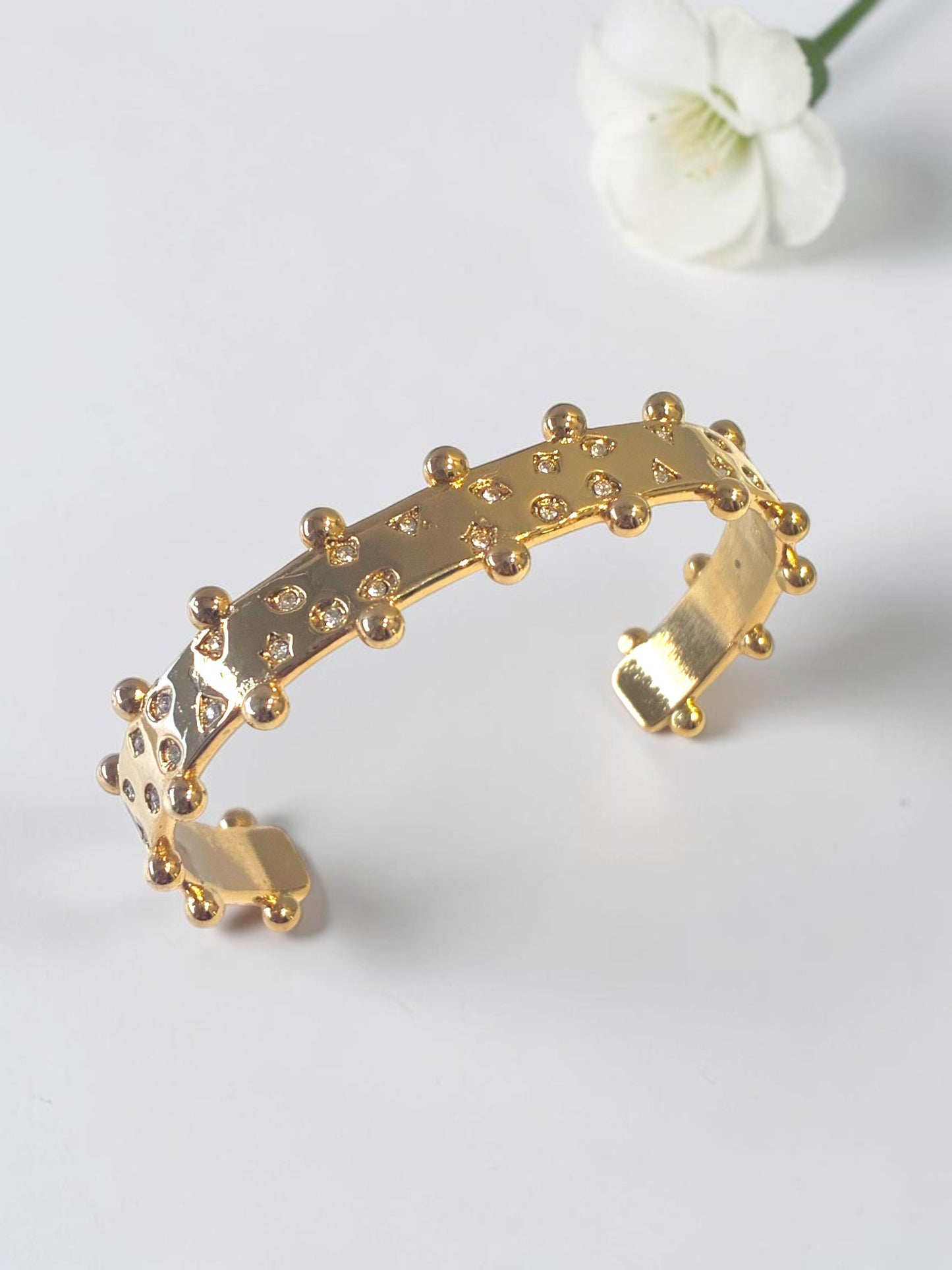 GOLDEN DIAMOND EYTON BRACELET (CUFF)