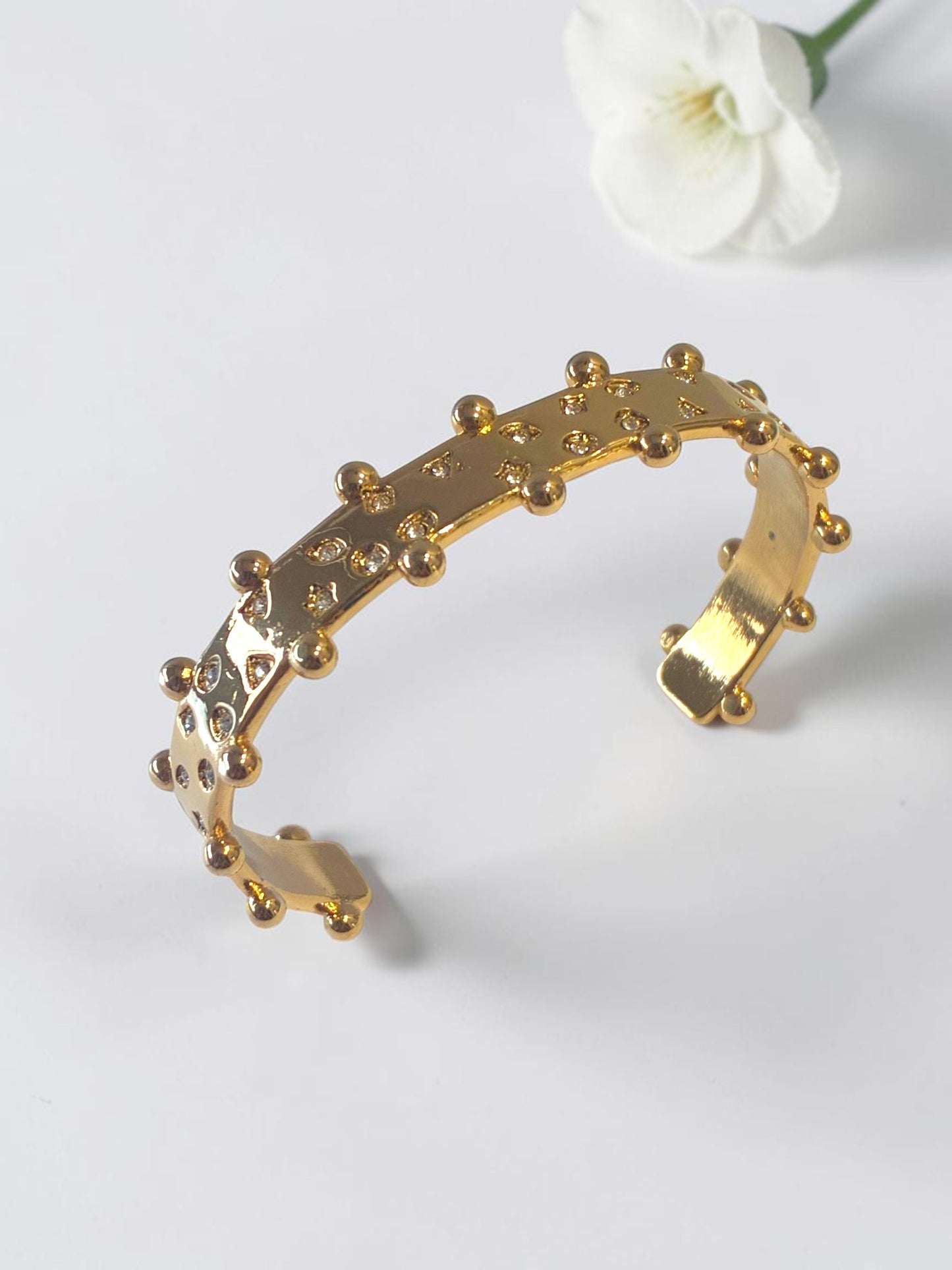 GOLDEN DIAMOND EYTON BRACELET (CUFF)