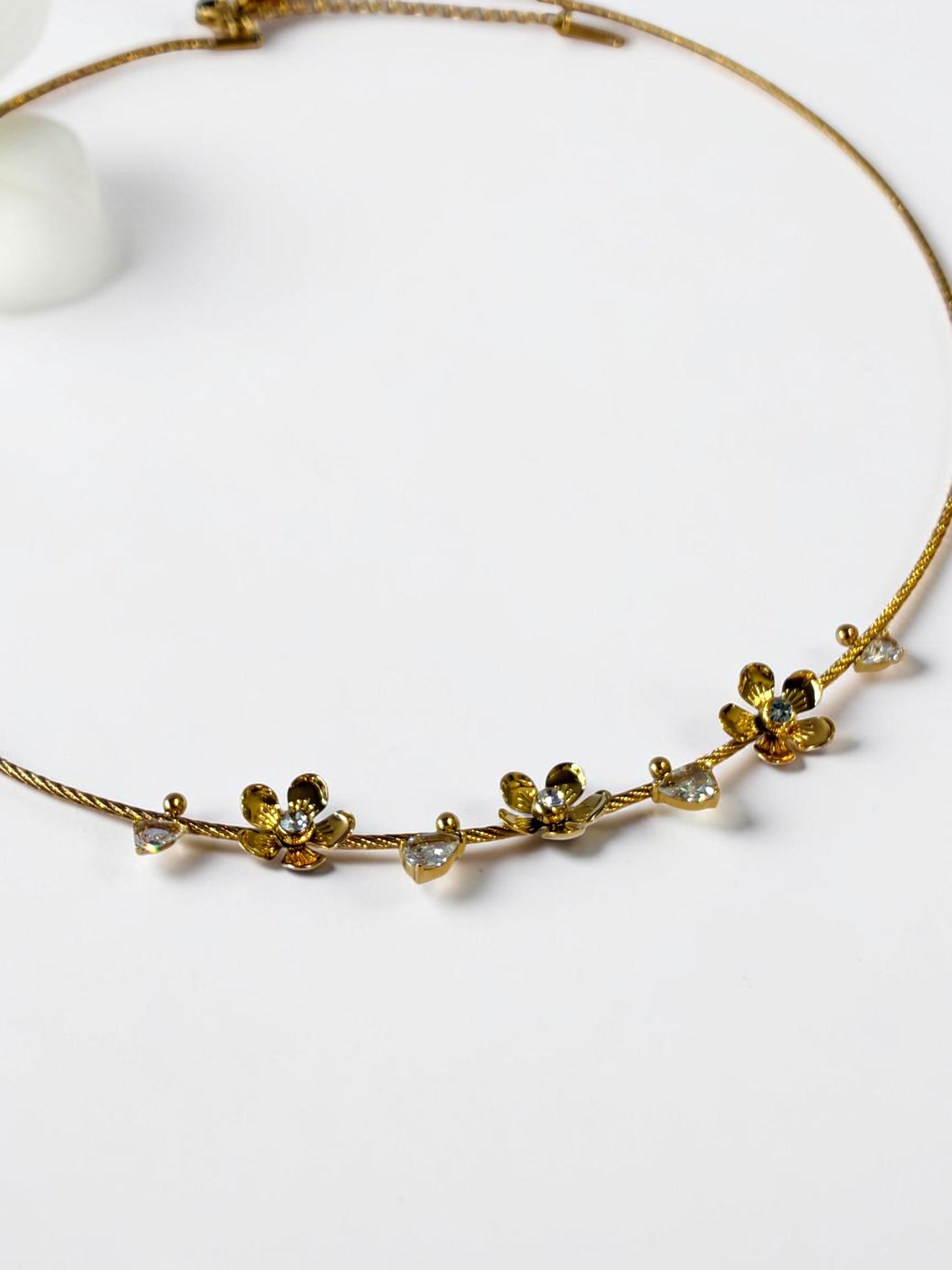 GOLDEN DIAMOND FLORAL MATEO NECKLACE (HASLI)
