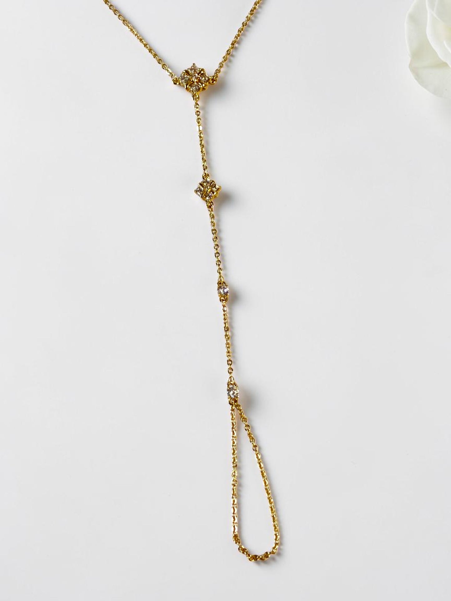 GOLDEN DIAMOND FLORAL SACHEE HAND CHAIN (POCHI)