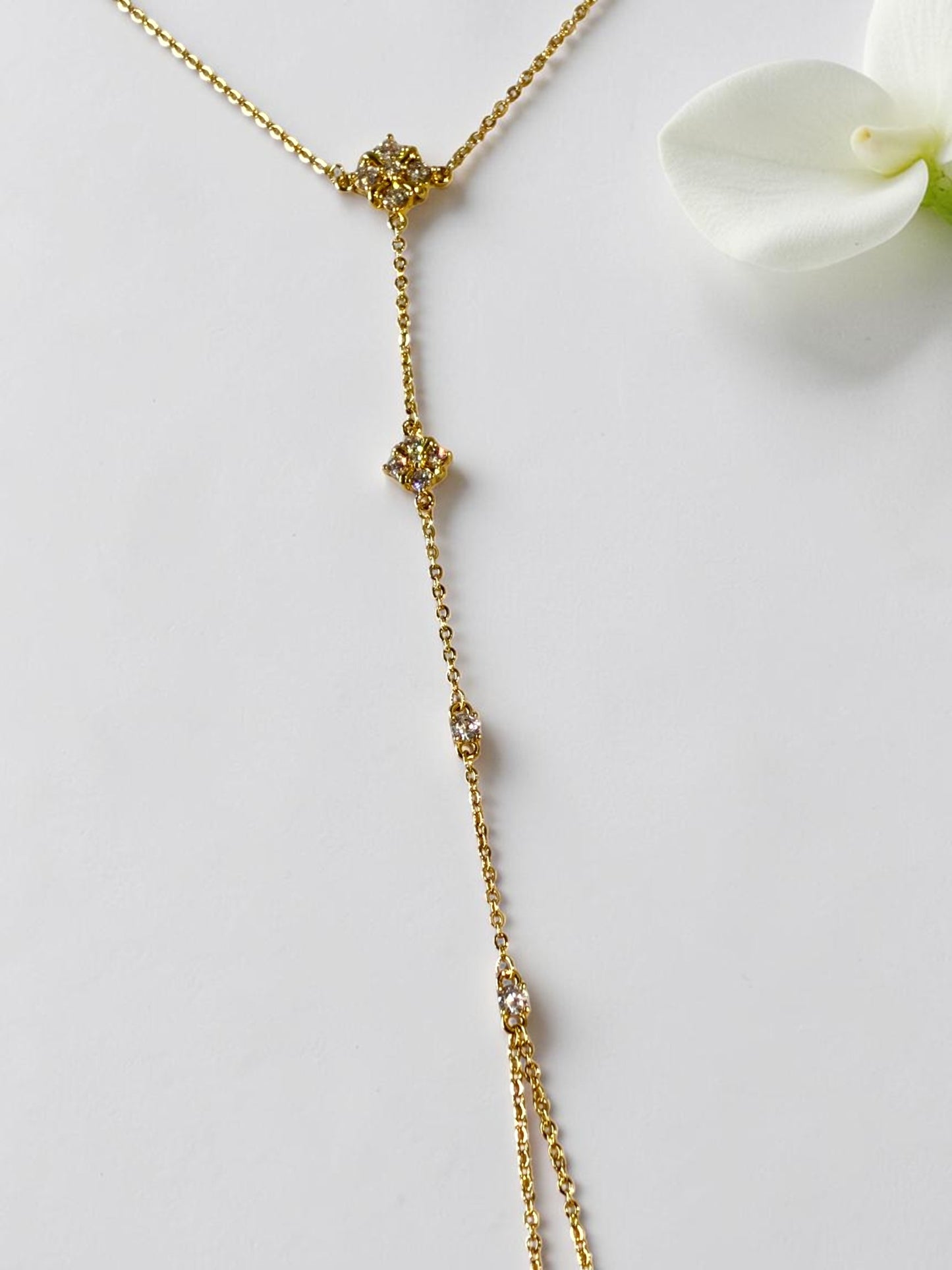 GOLDEN DIAMOND FLORAL SACHEE HAND CHAIN (POCHI)