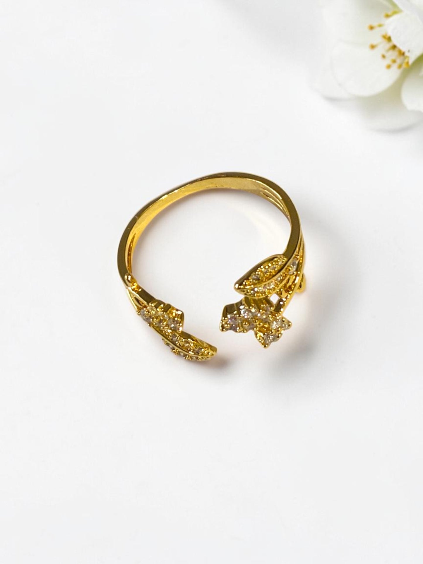 GOLDEN DIAMOND FLORAL SAGE RING