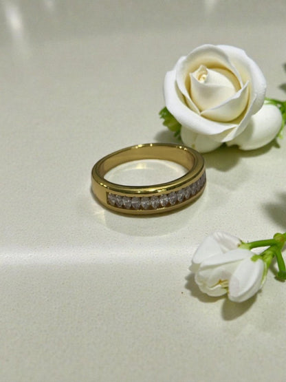 GOLDEN DIAMOND HARPER RING