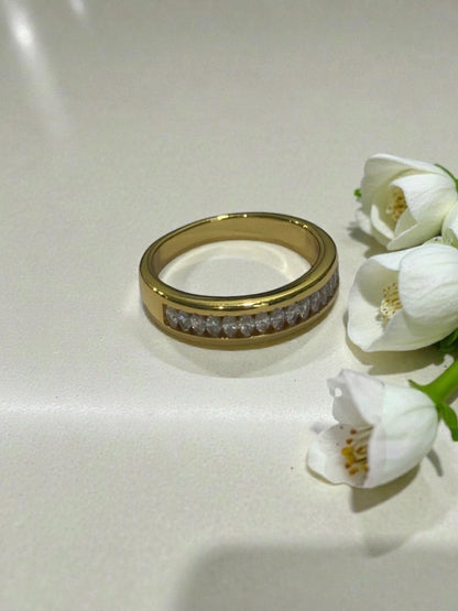 GOLDEN DIAMOND HARPER RING
