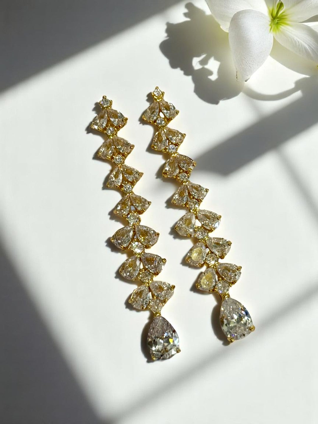 GOLDEN DIAMOND HIYANSHI EARRINGS
