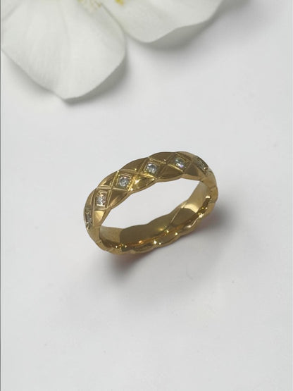 GOLDEN DIAMOND JUDITH RING