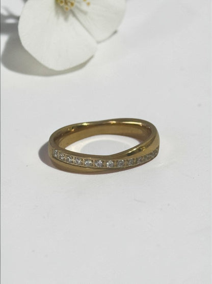 GOLDEN DIAMOND JUSTINE RING