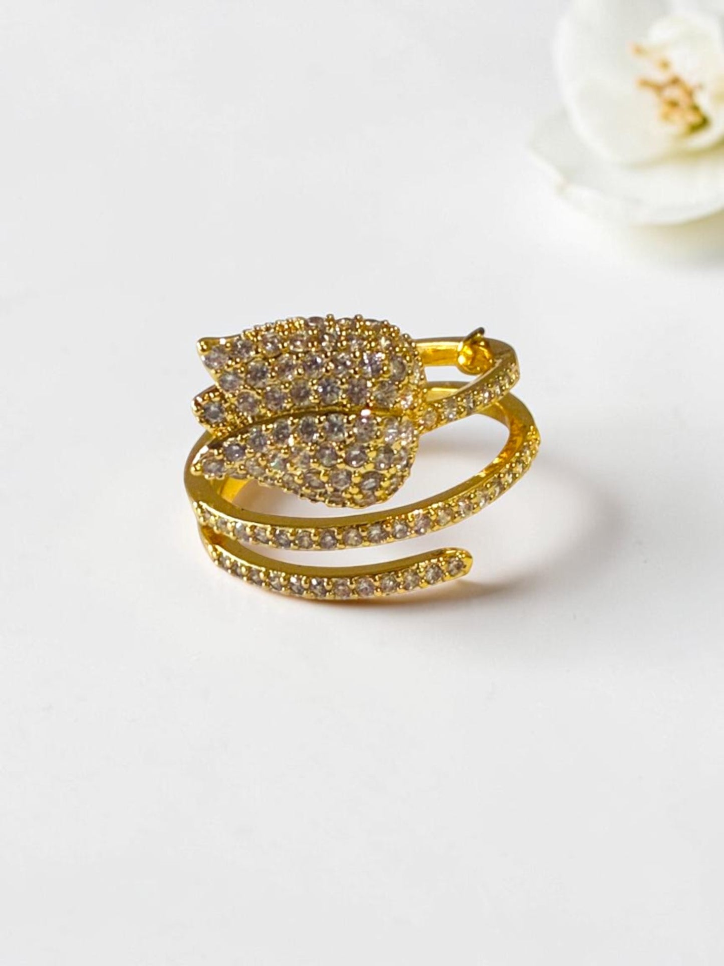 GOLDEN DIAMOND KRINA RING