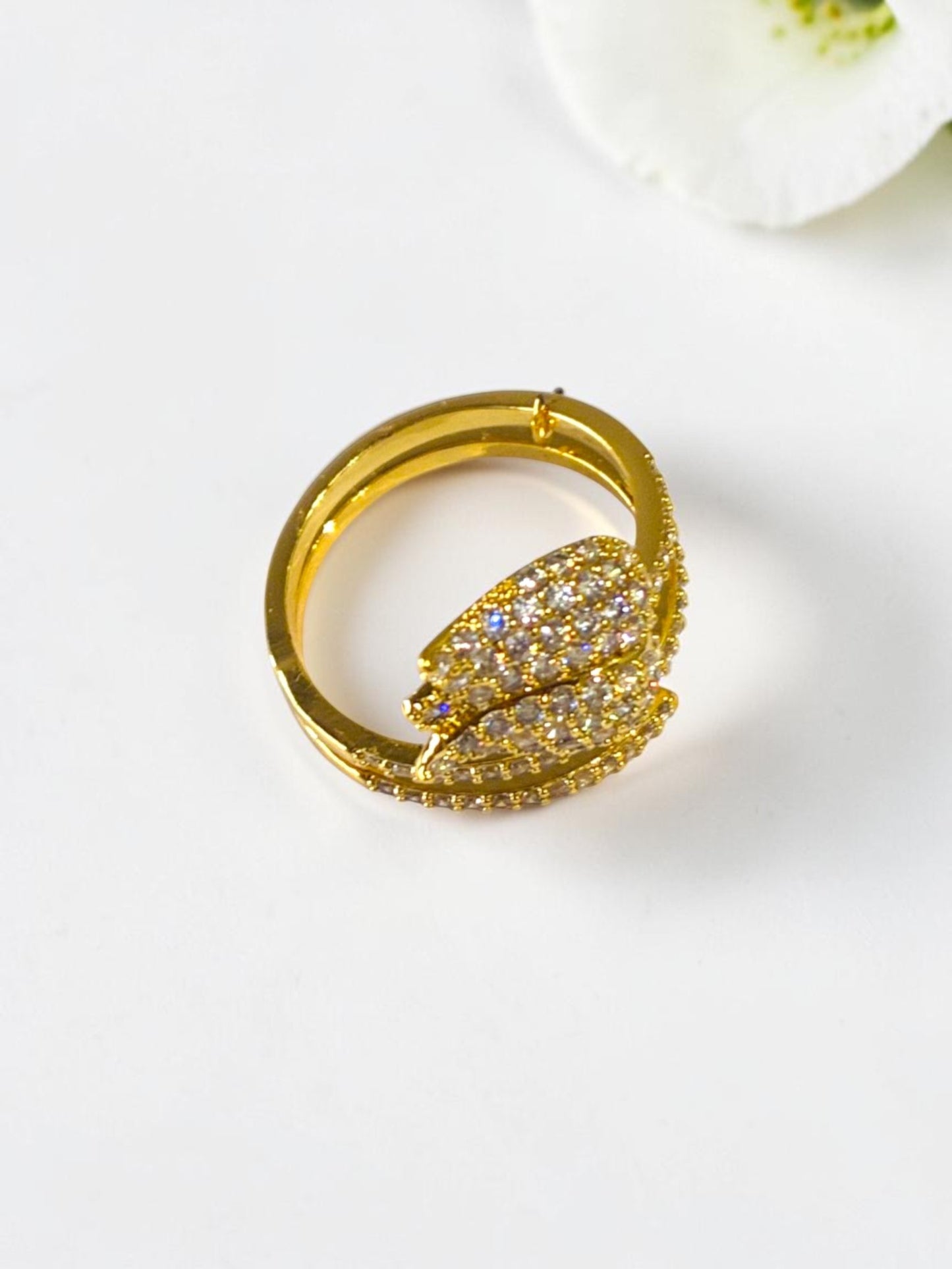 GOLDEN DIAMOND KRINA RING