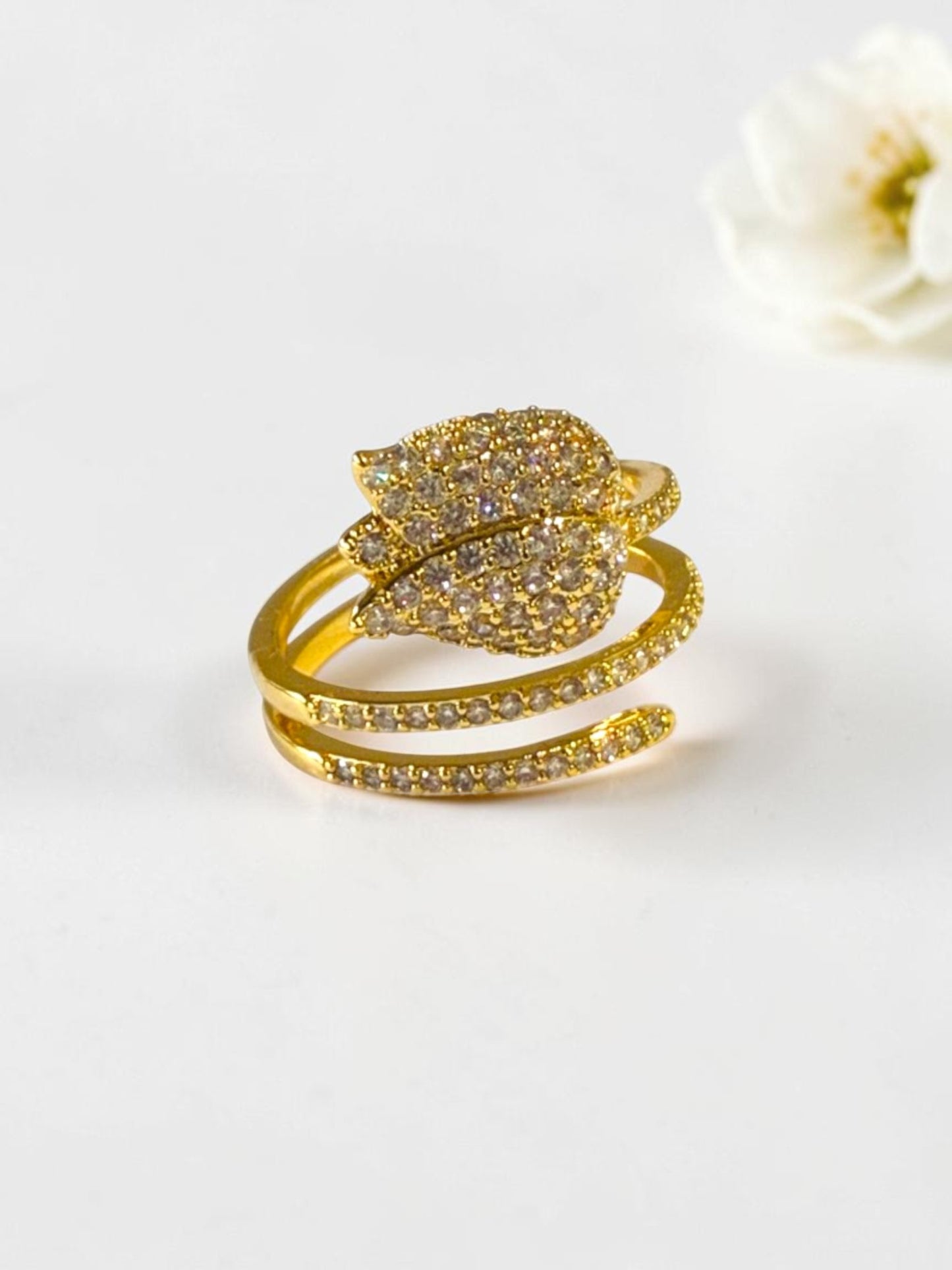 GOLDEN DIAMOND KRINA RING