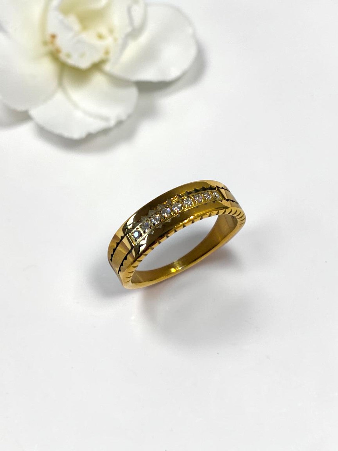GOLDEN DIAMOND KRUTIKA RING