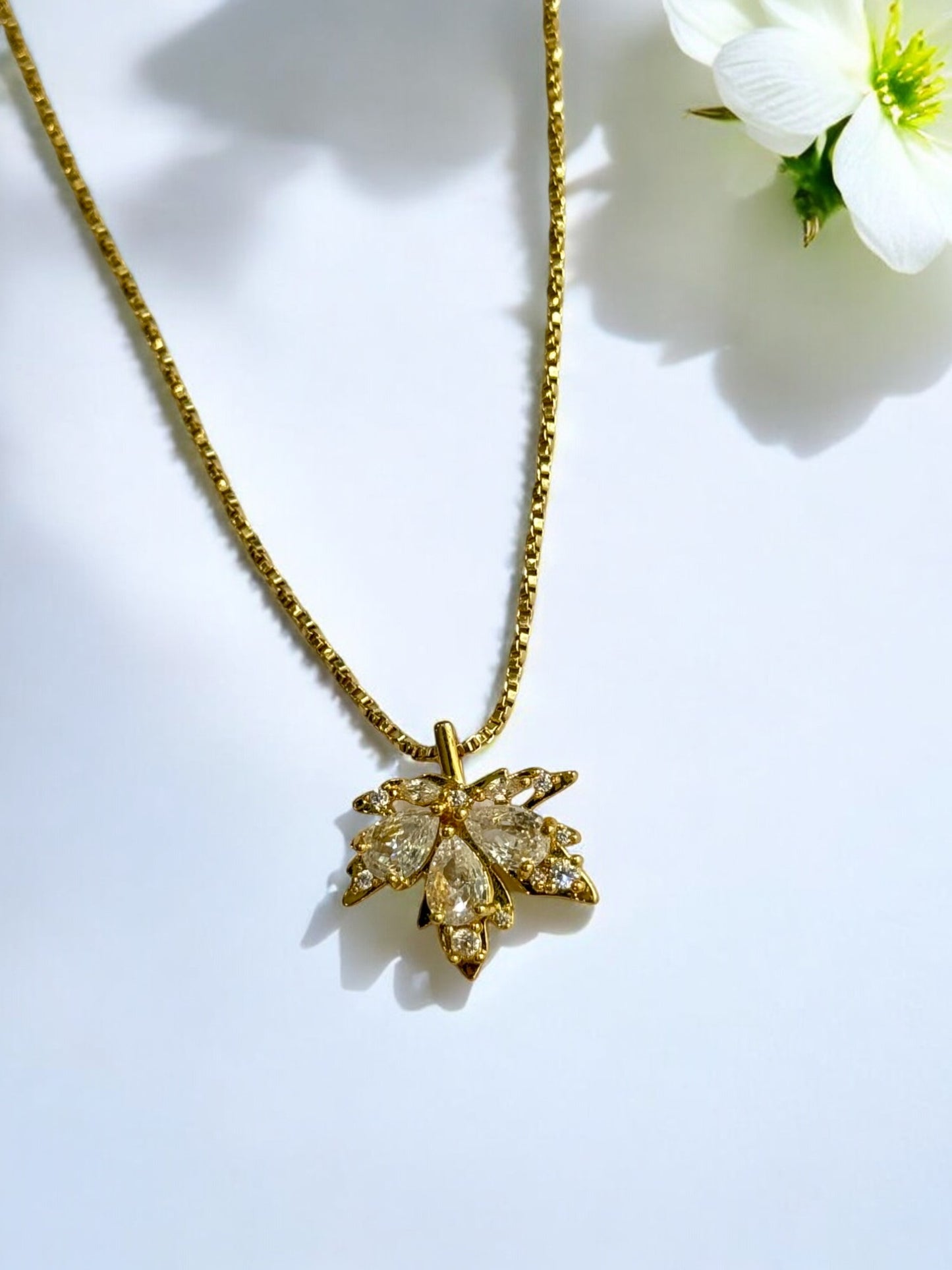 GOLDEN DIAMOND LEAF DEXTER NECKLACE