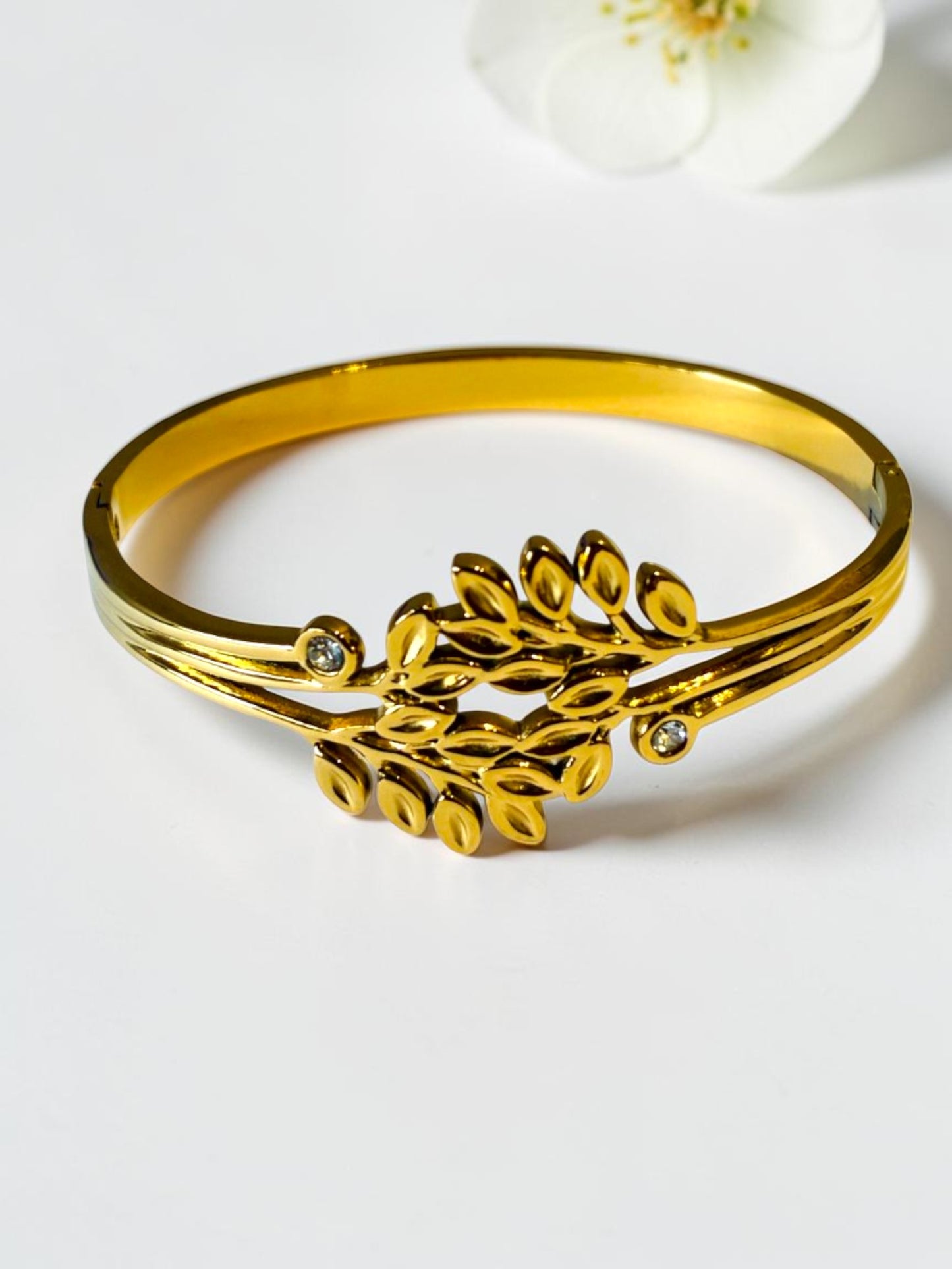 GOLDEN DIAMOND LEAF ERIN BRACELET