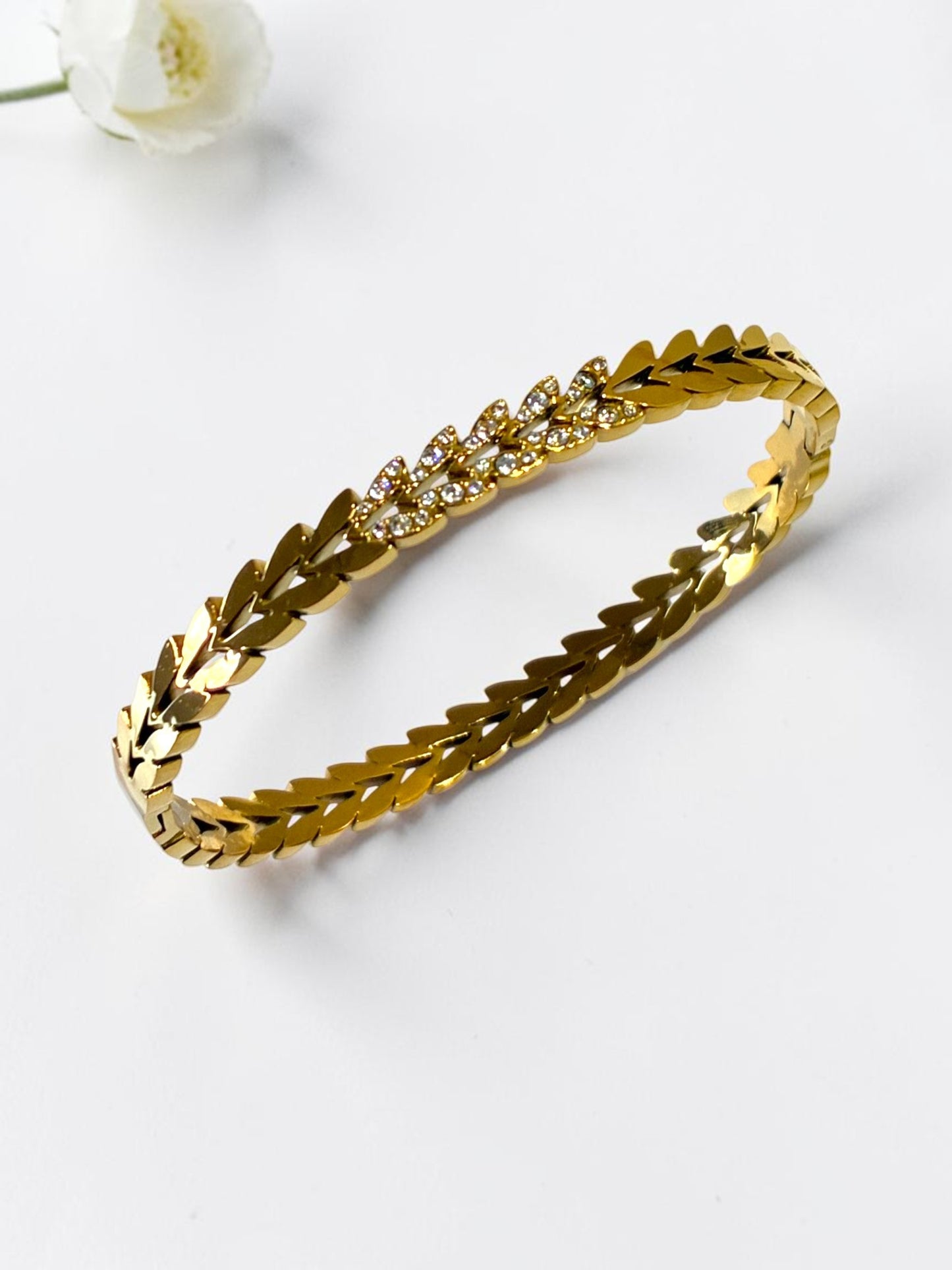 GOLDEN DIAMOND LEAVES MERSY BRACELET