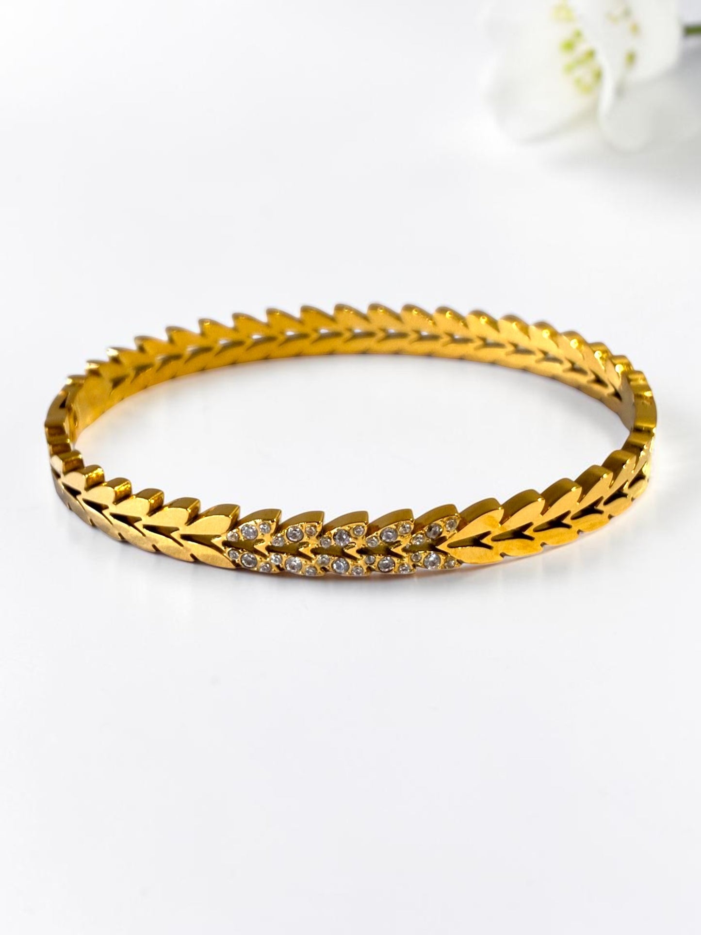 GOLDEN DIAMOND LEAVES MERSY BRACELET
