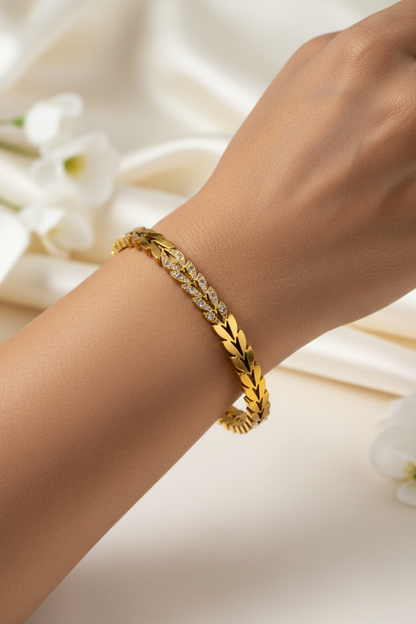 GOLDEN DIAMOND LEAVES MERSY BRACELET