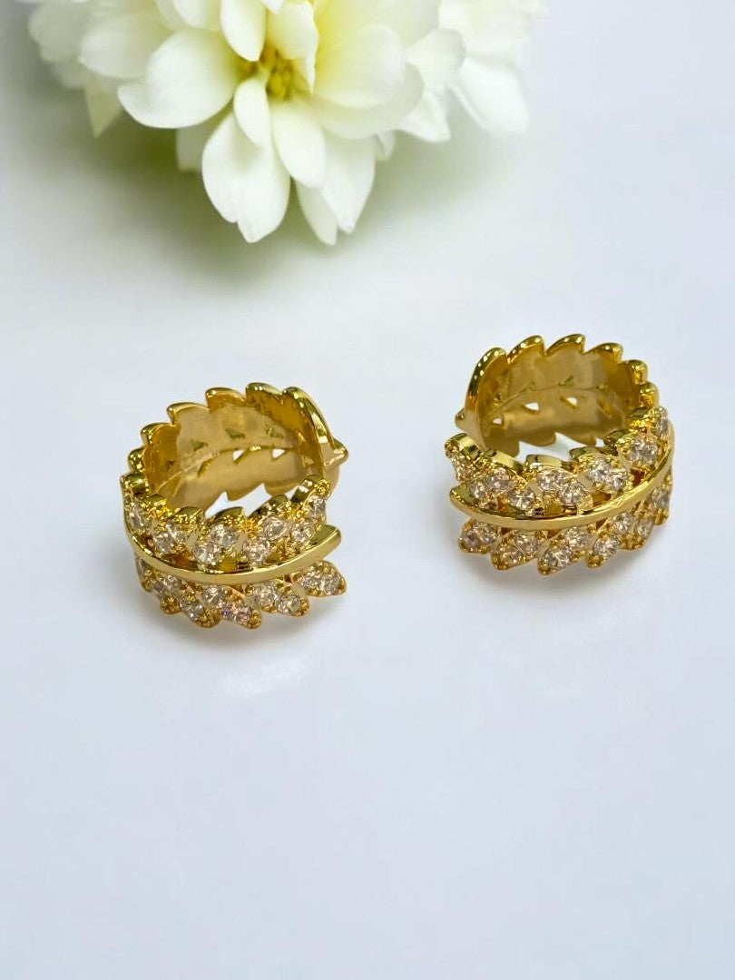 GOLDEN DIAMOND LUKE EAR CUFF
