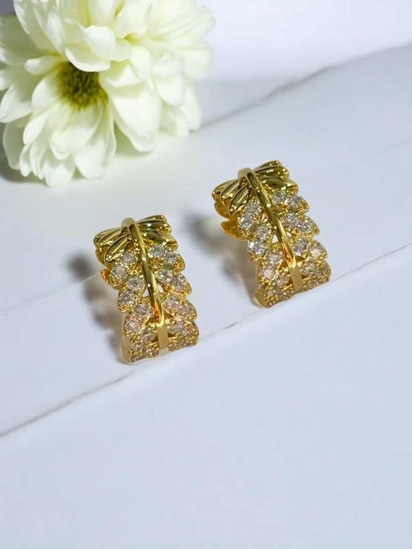 GOLDEN DIAMOND LUKE EAR CUFF