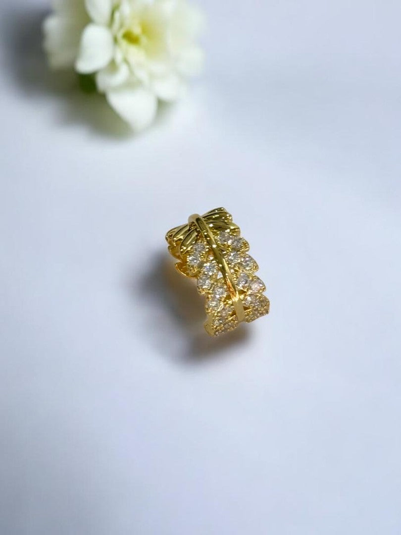 GOLDEN DIAMOND LUKE EAR CUFF