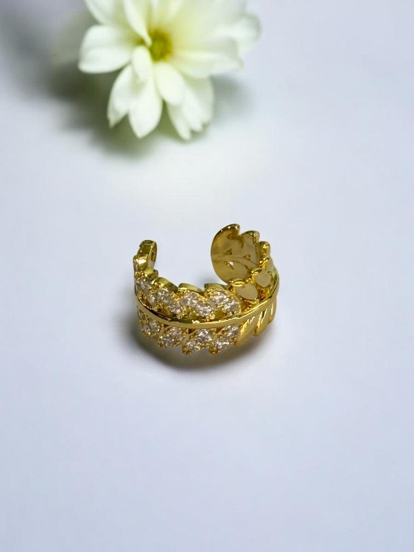 GOLDEN DIAMOND LUKE EAR CUFF