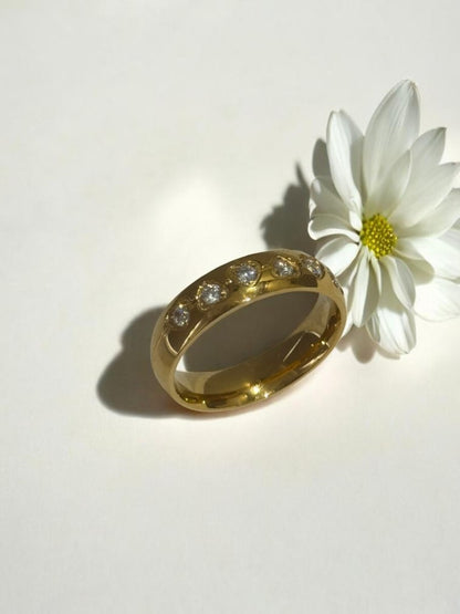 GOLDEN DIAMOND LUNA RING