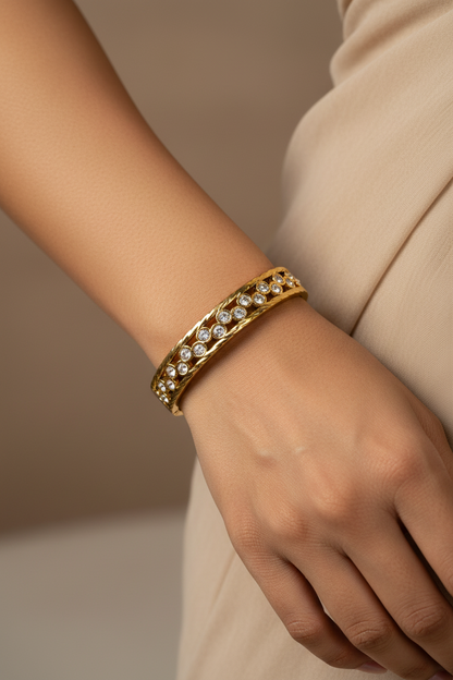 GOLDEN DIAMOND LYRA BRACELET