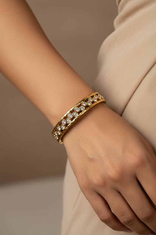 GOLDEN DIAMOND LYRA BRACELET