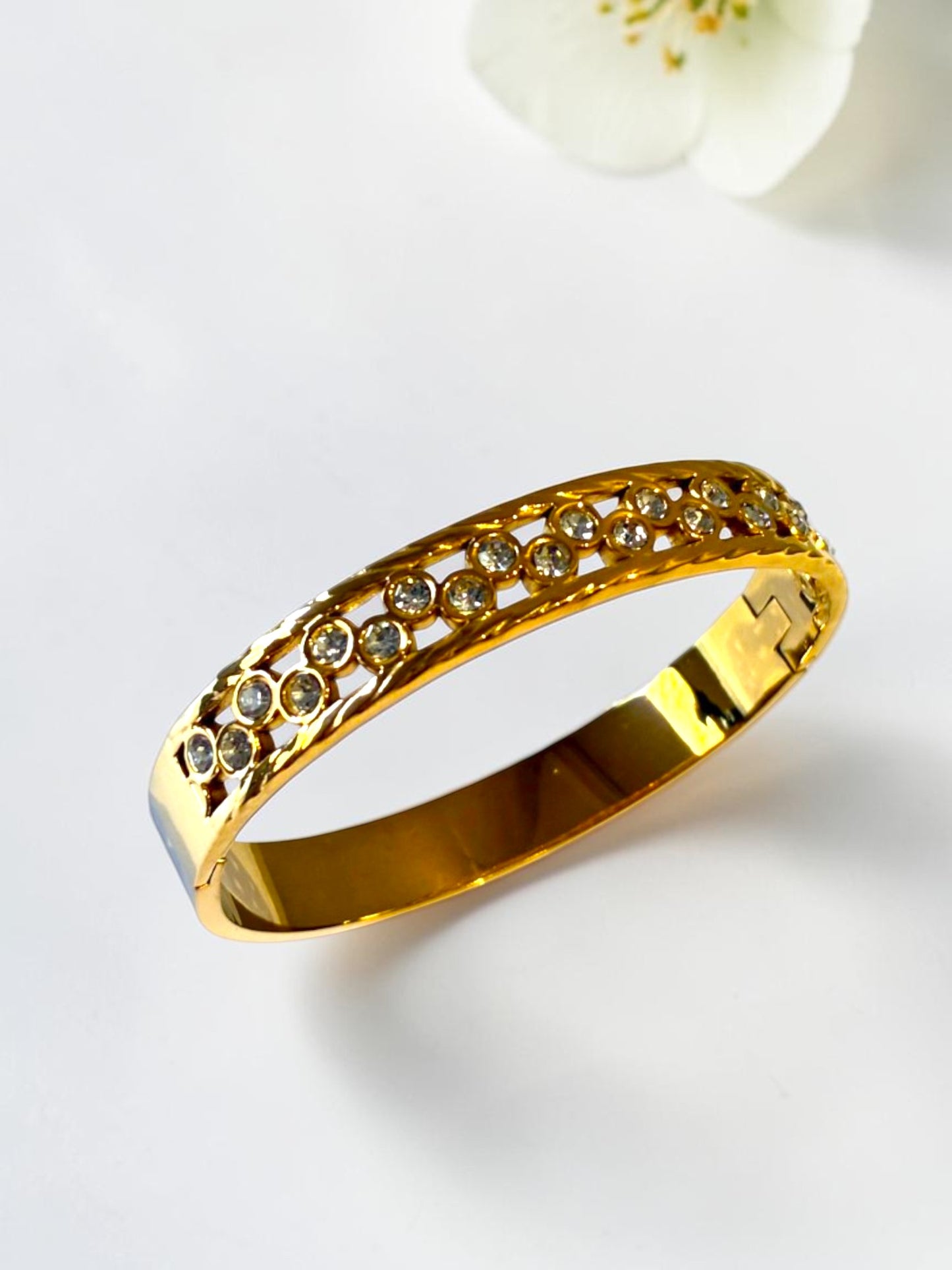 GOLDEN DIAMOND LYRA BRACELET