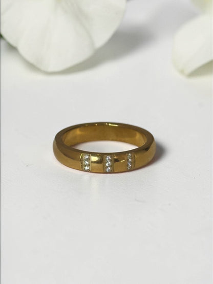 GOLDEN DIAMOND MARIANA RING