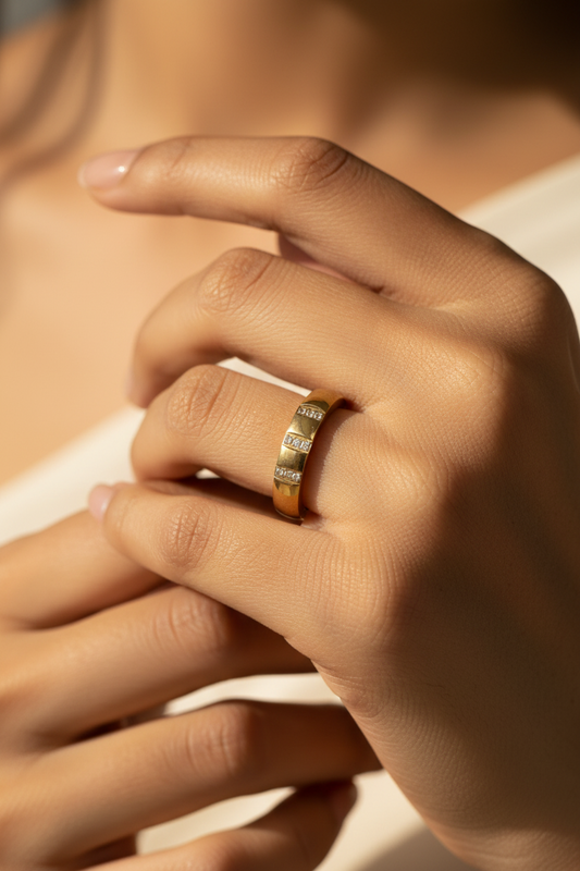 GOLDEN DIAMOND MARIANA RING