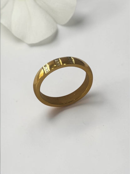 GOLDEN DIAMOND MARIANA RING