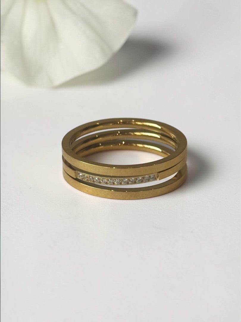 GOLDEN DIAMOND MARIE RING