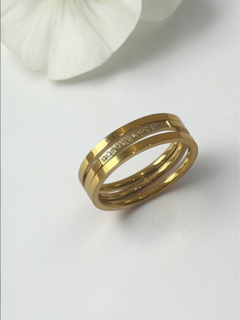 GOLDEN DIAMOND MARIE RING