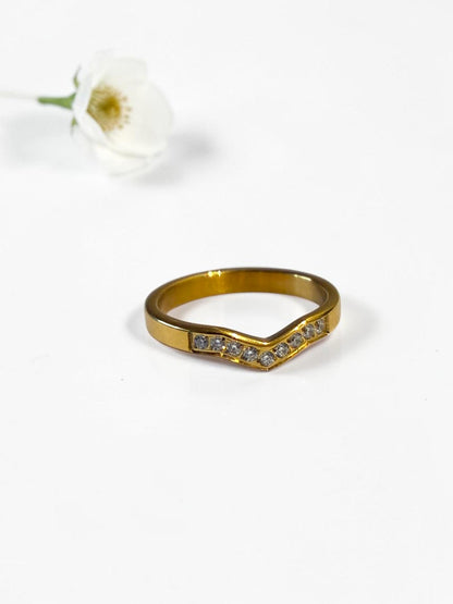 GOLDEN DIAMOND NEEVA RING