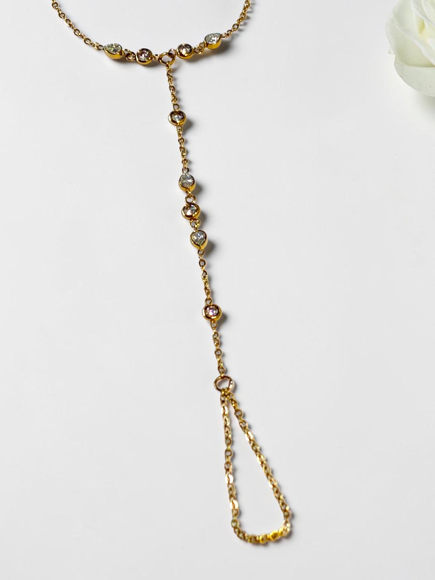 GOLDEN DIAMOND ONALD HAND CHAIN (POCHI)