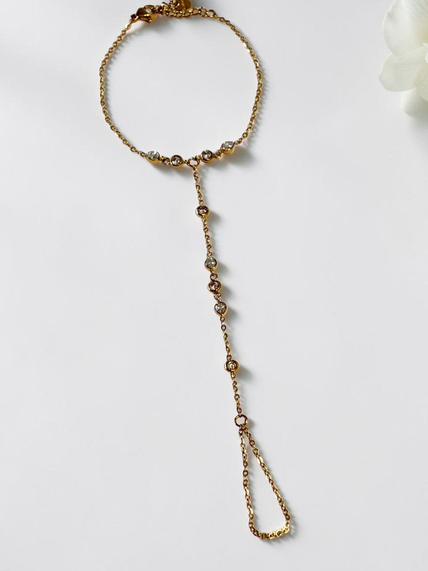 GOLDEN DIAMOND ONALD HAND CHAIN (POCHI)
