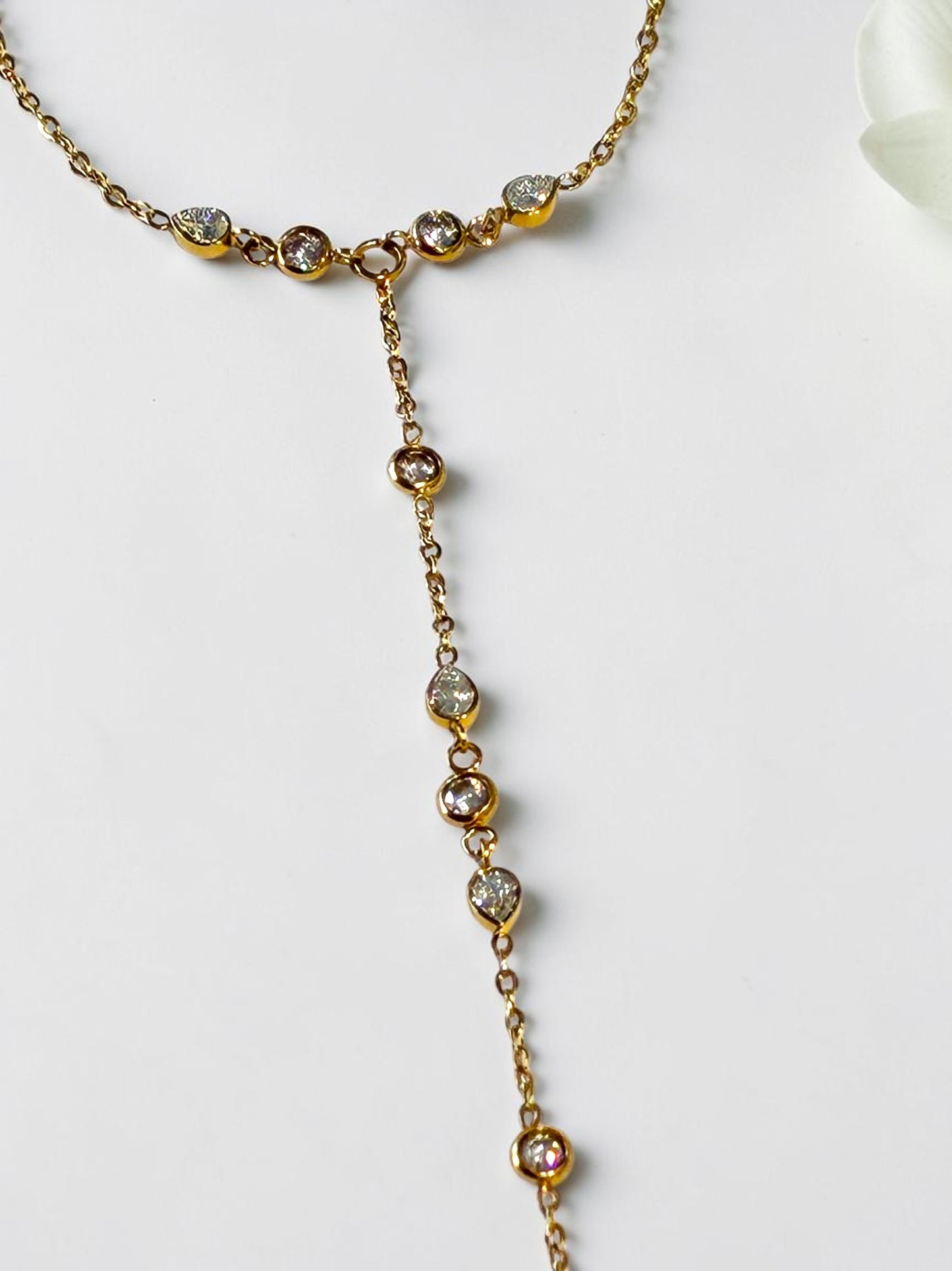 GOLDEN DIAMOND ONALD HAND CHAIN (POCHI)