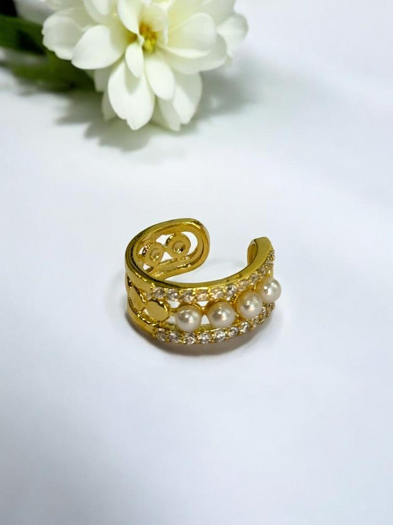 GOLDEN DIAMOND REEVA EAR CUFF