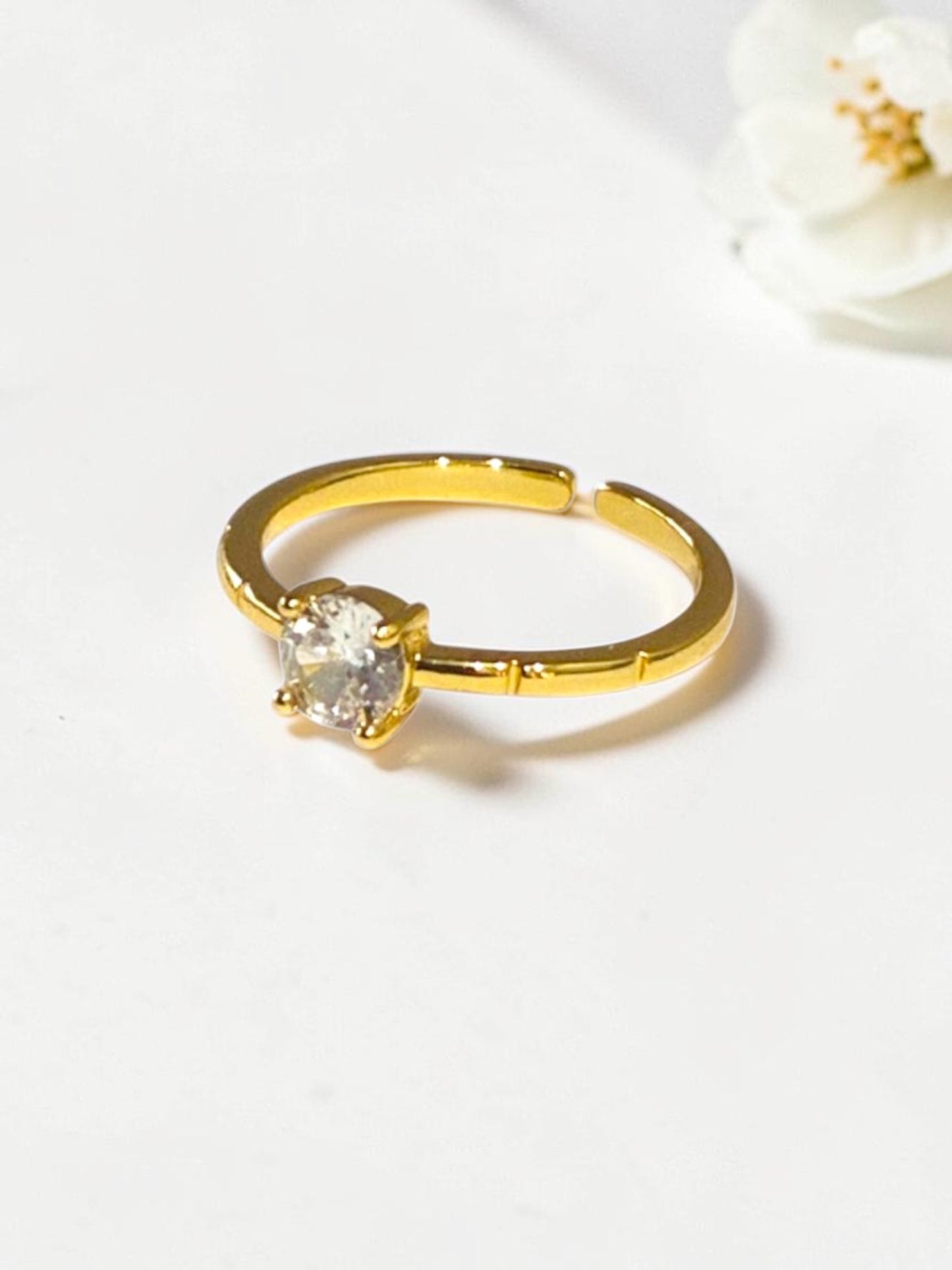 GOLDEN DIAMOND SALVIEY RING