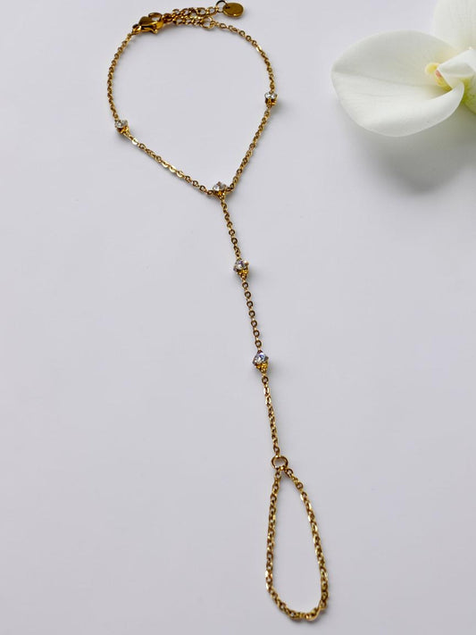 GOLDEN DIAMOND TEJSWINI HAND CHAIN (POCHI)